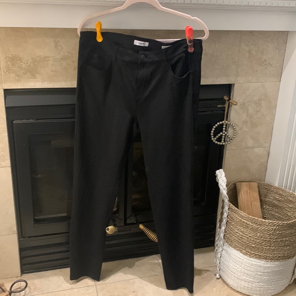 Kensie black skinny Jean style pants - faux suede
